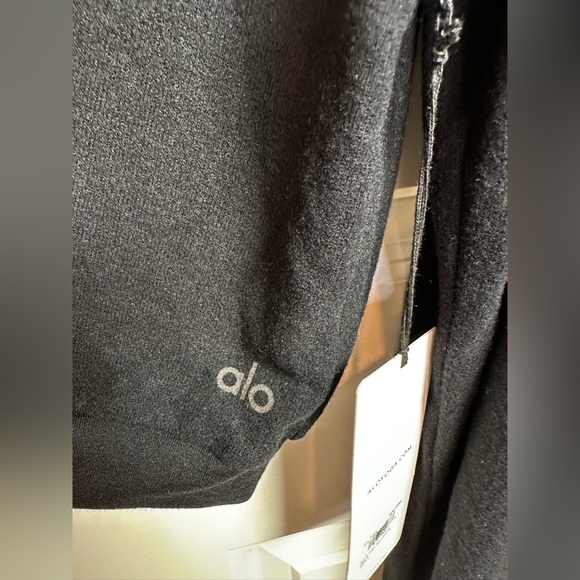 ALO Yoga black Long Sleeve crop hoodie - Picture 7 of 7